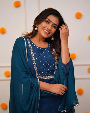Women Embroidery Rayon Slub Kurta  Set