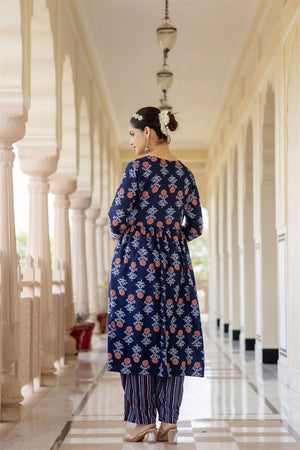 Women Embroidered Kurta and Pant Set With Dupatta